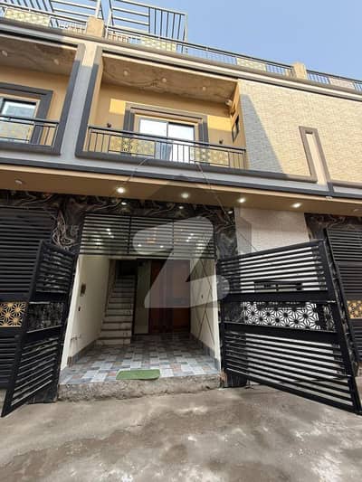 علامہ اقبال ٹاؤن لاہور میں 4 کمروں کا 3 مرلہ مکان 2.5 کروڑ میں برائے فروخت۔