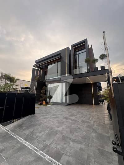 Unoccupied House Of 10 Marla Is Available For sale In DHA Defence