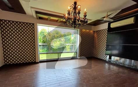 ڈی ایچ اے فیز 4 ڈیفنس (ڈی ایچ اے),لاہور میں 5 کمروں کا 1 کنال مکان 2.9 لاکھ میں کرایہ پر دستیاب ہے۔