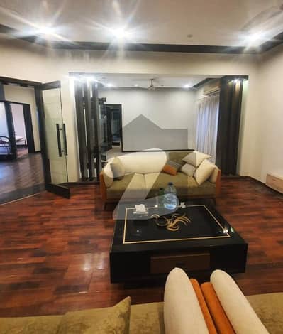 ڈی ایچ اے فیز 4 ڈیفنس (ڈی ایچ اے),لاہور میں 5 کمروں کا 1 کنال مکان 2.3 لاکھ میں کرایہ پر دستیاب ہے۔