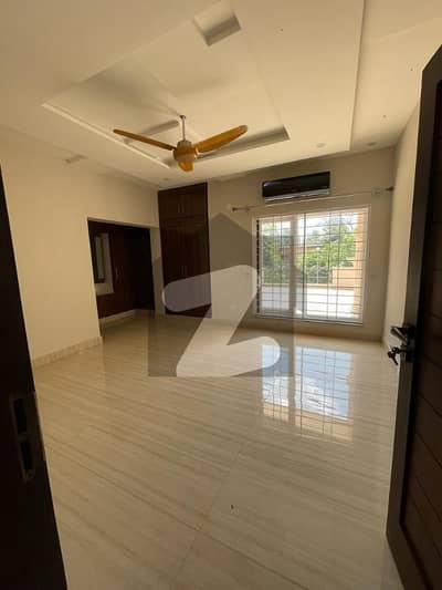 ایف ۔ 7 اسلام آباد میں 3 کمروں کا 1 کنال بالائی پورشن 5.6 لاکھ میں کرایہ پر دستیاب ہے۔