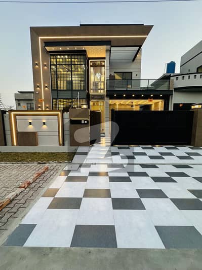 10 Marla Prime Location House For Sale