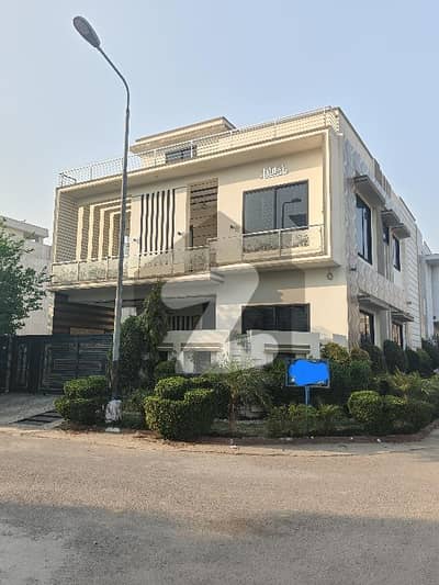 ڈی سی کالونی گوجرانوالہ میں 6 کمروں کا 10 مرلہ مکان 3.25 کروڑ میں برائے فروخت۔