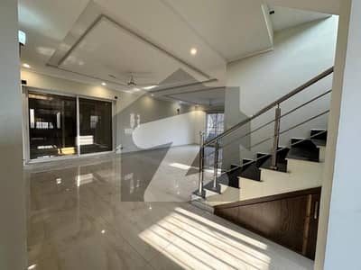 ڈی ۔ 12 اسلام آباد میں 5 کمروں کا 14 مرلہ مکان 3.2 لاکھ میں کرایہ پر دستیاب ہے۔