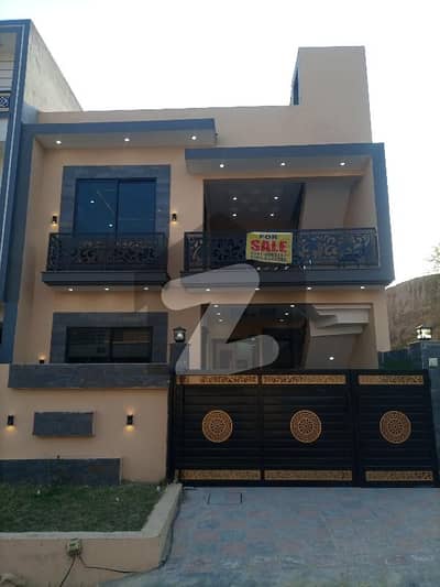 B 17 E Block 1.5 Storey 30x60 House For Sale B 17 E Block 1.5 Storey 30x60 House For Sale