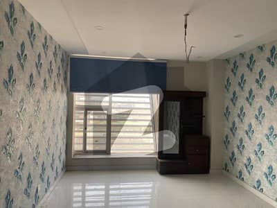 ٹاپ سٹی 1 اسلام آباد میں 2 کمروں کا 5 مرلہ فلیٹ 1.8 کروڑ میں برائے فروخت۔