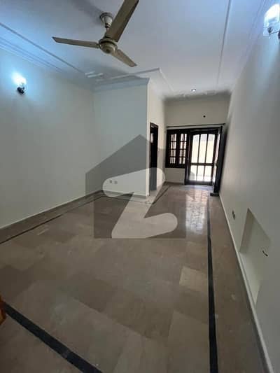 آئی ۔ 8 اسلام آباد میں 3 کمروں کا 14 مرلہ زیریں پورشن 1.6 لاکھ میں کرایہ پر دستیاب ہے۔