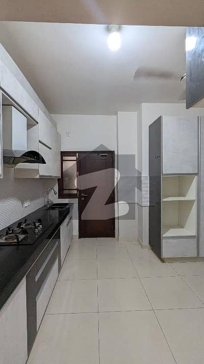 کلفٹن ۔ بلاک 6 کلفٹن,کراچی میں 4 کمروں کا 12 مرلہ فلیٹ 3.5 لاکھ میں کرایہ پر دستیاب ہے۔