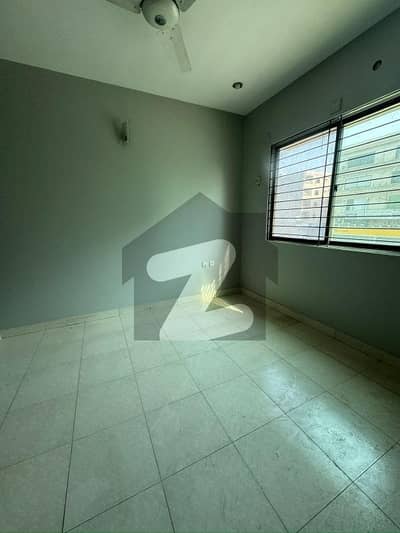 Defence 100 Yards Bungalow For Rent