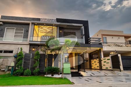 ڈی ایچ اے فیز 7 ڈیفنس (ڈی ایچ اے),لاہور میں 4 کمروں کا 10 مرلہ مکان 4.53 کروڑ میں برائے فروخت۔