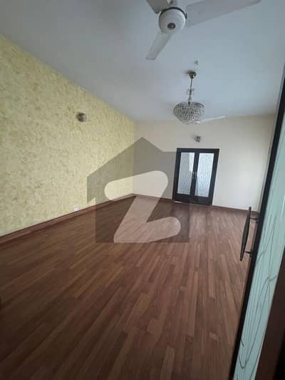 Defence 1000 Yards Upper Portion For Rent