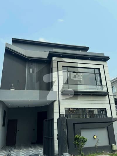 اتحاد ٹاؤن فیز 1 - بلاک ای اتحاد ٹاؤن فیز ١,اتحاد ٹاؤن,رائیونڈ روڈ,لاہور میں 5 کمروں کا 6 مرلہ مکان 3.5 کروڑ میں برائے فروخت۔