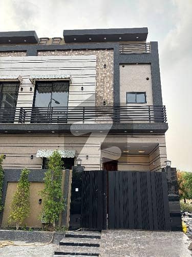 اتحاد ٹاؤن فیز 1۔ بلاک اے اتحاد ٹاؤن فیز ١,اتحاد ٹاؤن,رائیونڈ روڈ,لاہور میں 3 کمروں کا 3 مرلہ مکان 2.1 کروڑ میں برائے فروخت۔