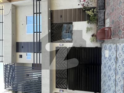 نواب ٹاؤن - بلاک ڈی نواب ٹاؤن,لاہور میں 4 کمروں کا 5 مرلہ مکان 2.5 کروڑ میں برائے فروخت۔