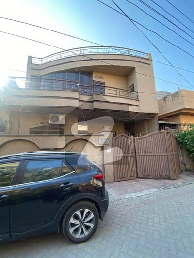 مرغزار آفیسرز کالونی لاہور میں 3 کمروں کا 8 مرلہ مکان 2.7 کروڑ میں برائے فروخت۔