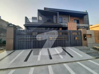 واپڈا ٹاؤن فیز 1 واپڈا ٹاؤن,لاہور میں 6 کمروں کا 1 کنال مکان 9.5 کروڑ میں برائے فروخت۔