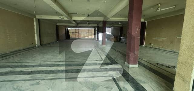 FLOOR FOR RENT WITH ROOF TOP