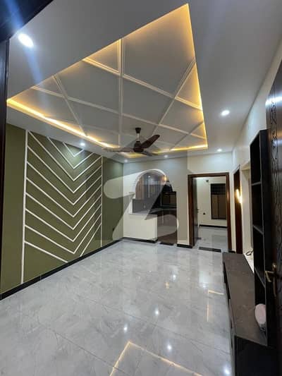 فیصل ٹاؤن - ایف ۔ 18 اسلام آباد میں 5 کمروں کا 5 مرلہ مکان 2.8 کروڑ میں برائے فروخت۔