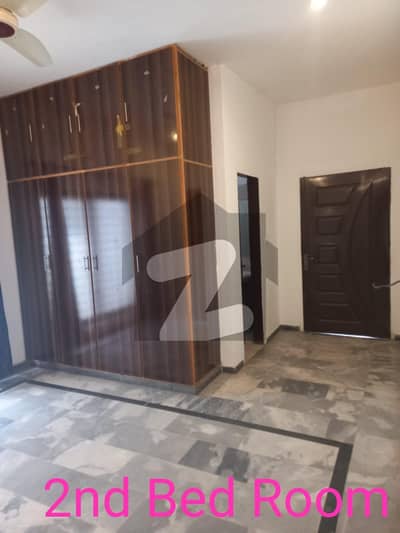 فضائیہ ہاؤسنگ سکیم فیز 1 فضائیہ ہاؤسنگ سکیم,لاہور میں 2 کمروں کا 10 مرلہ بالائی پورشن 60.0 ہزار میں کرایہ پر دستیاب ہے۔