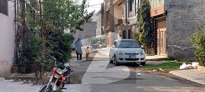 الاحمد گارڈن ہاوسنگ سکیم جی ٹی روڈ,لاہور میں 7 مرلہ رہائشی پلاٹ 1.3 کروڑ میں برائے فروخت۔