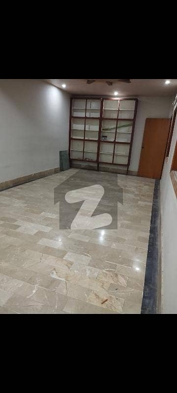 نارتھ ناظم آباد ۔ بلاک ڈی نارتھ ناظم آباد,کراچی میں 3 کمروں کا 10 مرلہ بالائی پورشن 75.0 ہزار میں کرایہ پر دستیاب ہے۔