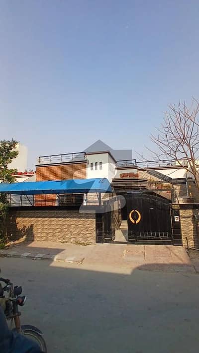 FURNISHED 240 SQYDS WEST OPEN VILLA AVAILABLE FOR SALE