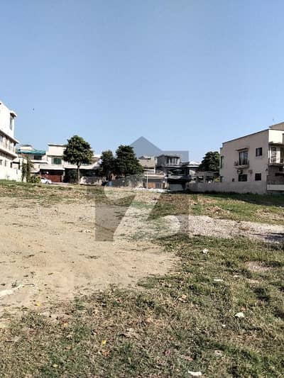 OUT CLASS LOCATION ONE KANAL PLOT AVAIL FOR SALE DHA PHASE 1