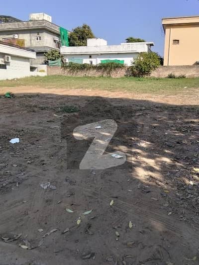 PRIME LOCATION ONE KANAL LEVEL PLOT AVAIL FOR SALE