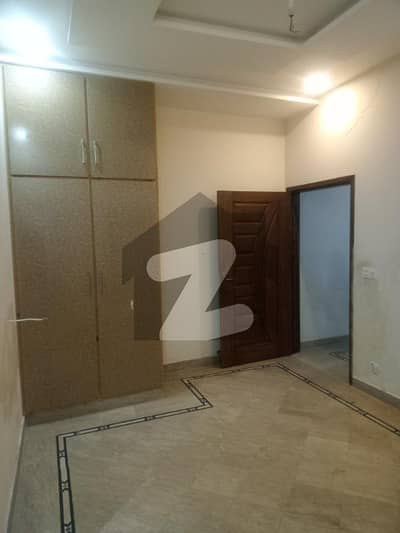 والٹن روڈ لاہور میں 1 کمرے کا 4 مرلہ زیریں پورشن 30.0 ہزار میں کرایہ پر دستیاب ہے۔