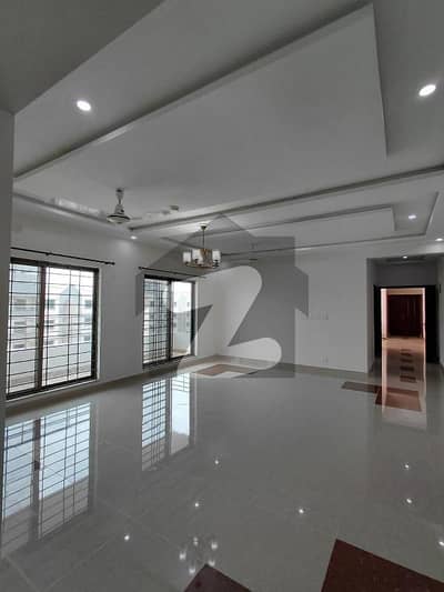 10 Marla 3 Bedrooms New Design Flat Available For Sale.