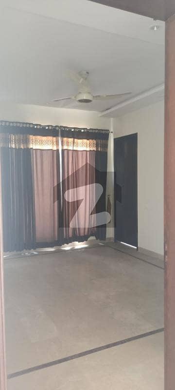 خیابان امین - بلاک کیو خیابانِ امین,لاہور میں 3 کمروں کا 1 کنال بالائی پورشن 70.0 ہزار میں کرایہ پر دستیاب ہے۔