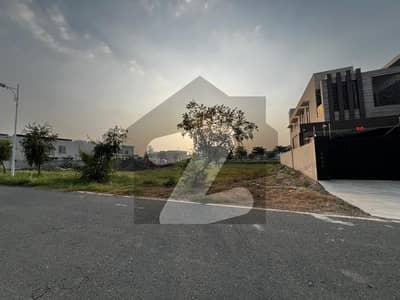 1 KANAL PLOT NEAR M 488 MARKET BEST PRICE