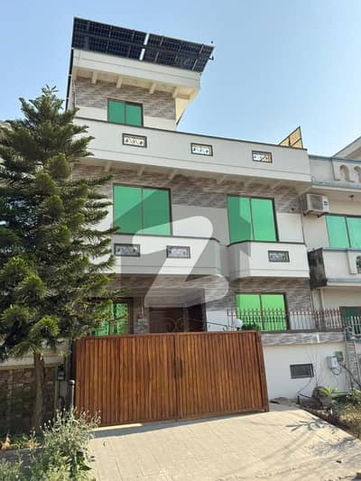 جی ۔ 13 اسلام آباد میں 4 کمروں کا 4 مرلہ مکان 4.2 کروڑ میں برائے فروخت۔