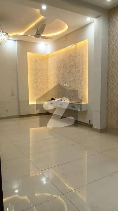 جی ۔ 11 اسلام آباد میں 4 کمروں کا 6 مرلہ مکان 1.75 لاکھ میں کرایہ پر دستیاب ہے۔