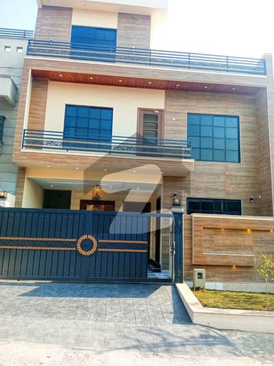 جی ۔ 13 اسلام آباد میں 6 کمروں کا 7 مرلہ مکان 6.6 کروڑ میں برائے فروخت۔