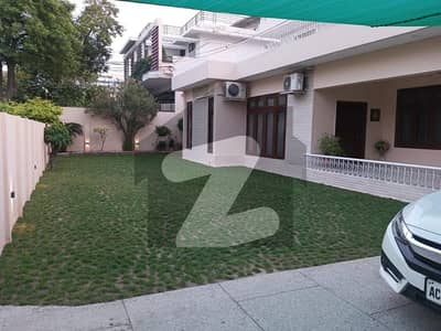 2 Kanal Double Storey House In Model Town