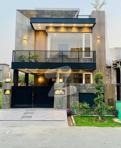 ڈی ایچ اے 9 ٹاؤن ڈیفنس (ڈی ایچ اے),لاہور میں 3 کمروں کا 5 مرلہ مکان 2.35 کروڑ میں برائے فروخت۔