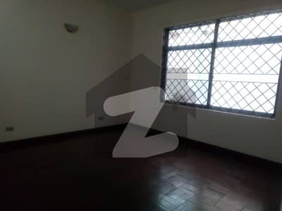 ایف ۔ 7 اسلام آباد میں 6 کمروں کا 2 کنال مکان 38.5 کروڑ میں برائے فروخت۔