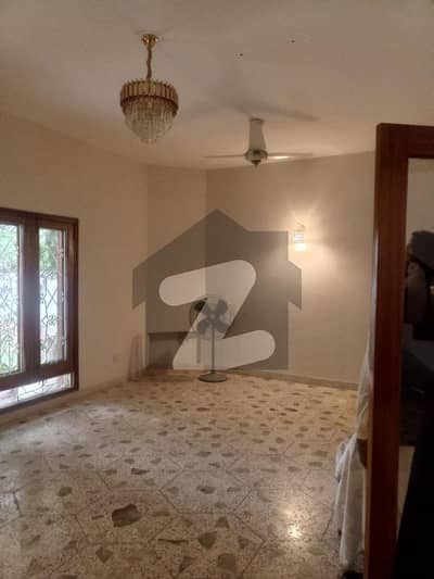 ایف ۔ 8 اسلام آباد میں 4 کمروں کا 1 کنال مکان 18.0 کروڑ میں برائے فروخت۔