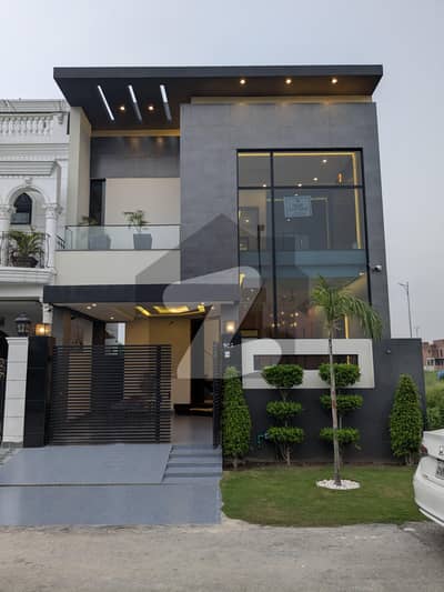 ڈی ایچ اے 9 ٹاؤن ۔ بلاک بی ڈی ایچ اے 9 ٹاؤن,ڈیفنس (ڈی ایچ اے),لاہور میں 3 کمروں کا 5 مرلہ مکان 2.55 کروڑ میں برائے فروخت۔