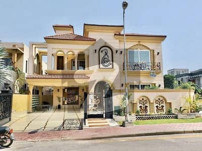 ڈی ایچ اے ڈیفینس فیز 2 ڈی ایچ اے ڈیفینس,اسلام آباد میں 6 کمروں کا 1 کنال مکان 2.3 لاکھ میں کرایہ پر دستیاب ہے۔