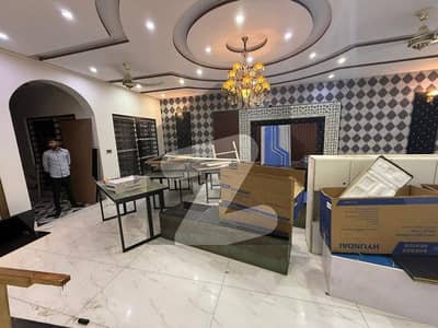 جوہر ٹاؤن لاہور میں 3 کمروں کا 1 کنال بالائی پورشن 1.6 لاکھ میں کرایہ پر دستیاب ہے۔