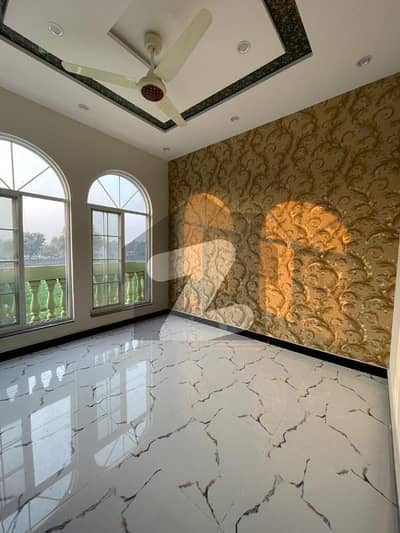 فارمانئیٹس ہاؤسنگ سکیم لاہور میں 4 کمروں کا 3 مرلہ مکان 60.0 ہزار میں کرایہ پر دستیاب ہے۔