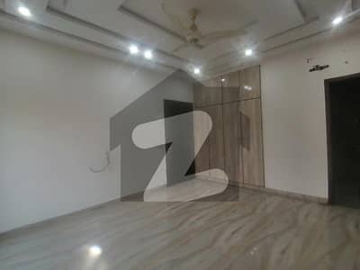 واپڈا ٹاؤن فیز 2 واپڈا ٹاؤن,ملتان میں 4 کمروں کا 7 مرلہ مکان 72.0 ہزار میں کرایہ پر دستیاب ہے۔