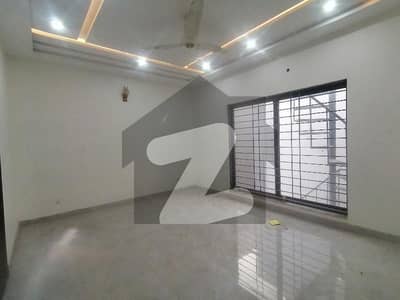 رائل آرچرڈ ملتان پبلک سکول روڈ,ملتان میں 4 کمروں کا 5 مرلہ مکان 70.0 ہزار میں کرایہ پر دستیاب ہے۔