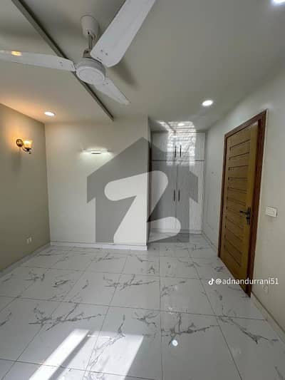 فیصل ٹاؤن - ایف ۔ 18 اسلام آباد میں 2 کمروں کا 4 مرلہ فلیٹ 1.05 کروڑ میں برائے فروخت۔