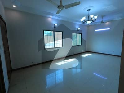 کلفٹن ۔ بلاک 4 کلفٹن,کراچی میں 3 کمروں کا 11 مرلہ فلیٹ 3.5 کروڑ میں برائے فروخت۔