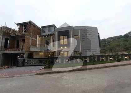 بحریہ ٹاؤن فیز 8 - سفاری ہومز بحریہ ٹاؤن فیز 8,بحریہ ٹاؤن راولپنڈی,راولپنڈی میں 6 کمروں کا 12 مرلہ مکان 4.8 کروڑ میں برائے فروخت۔