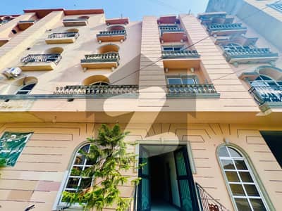 لارنس روڈ لاہور میں 1 کمرے کا 3 مرلہ فلیٹ 80.0 لاکھ میں برائے فروخت۔