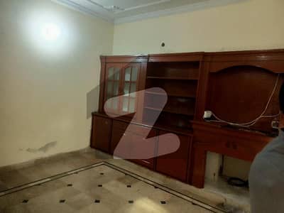 ائیرپورٹ ہاؤسنگ سوسائٹی - سیکٹر 1 ائیرپورٹ ہاؤسنگ سوسائٹی,راولپنڈی میں 2 کمروں کا 8 مرلہ زیریں پورشن 45.0 ہزار میں کرایہ پر دستیاب ہے۔